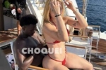 复合？巴媒：前女友社媒晒照，穿着比基尼坐在维尼修斯腿上